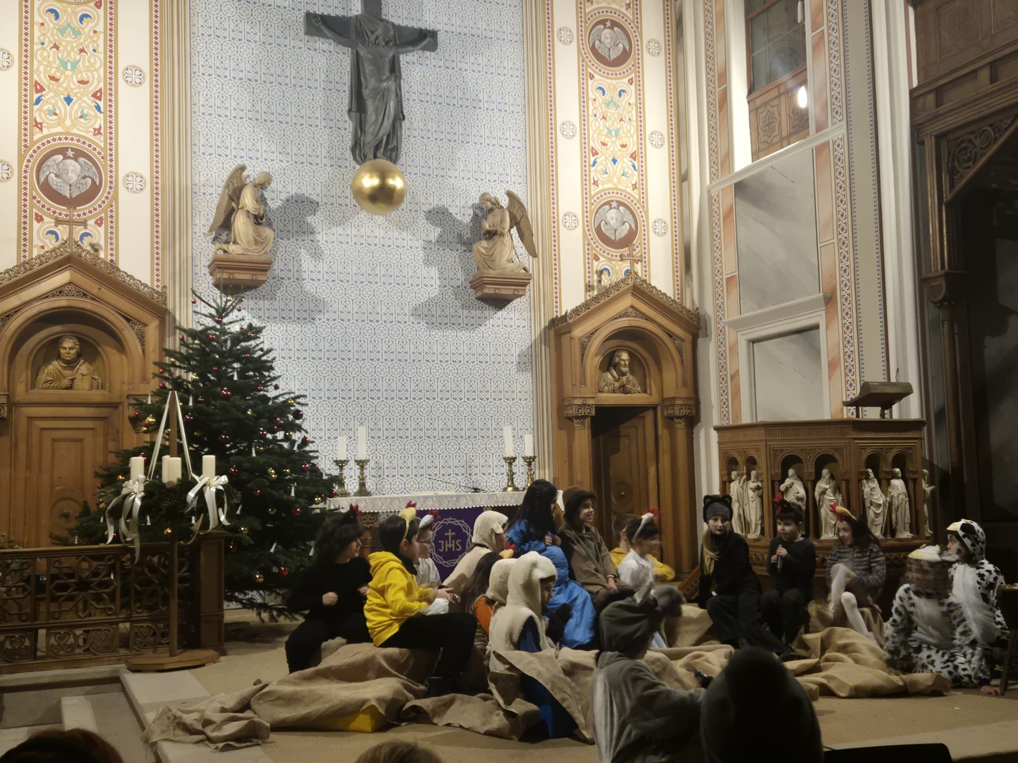 Im Dezember fand an unserer Volksschule das traditionelle Krippenspiel in der Lutherkirche statt, das von den Schüler:innen und den Pädagog:innen mit viel Engagement und Freude gestaltet wurde. Mit Liedern, Texten und szenischen Darstellungen brachten die Kinder die Weihnachtsgeschichte auf eindrucksvolle Weise zum Ausdruck und sorgten für eine feierliche Stimmung in der Vorweihnachtszeit. Das Krippenspiel bildete [&hellip;]