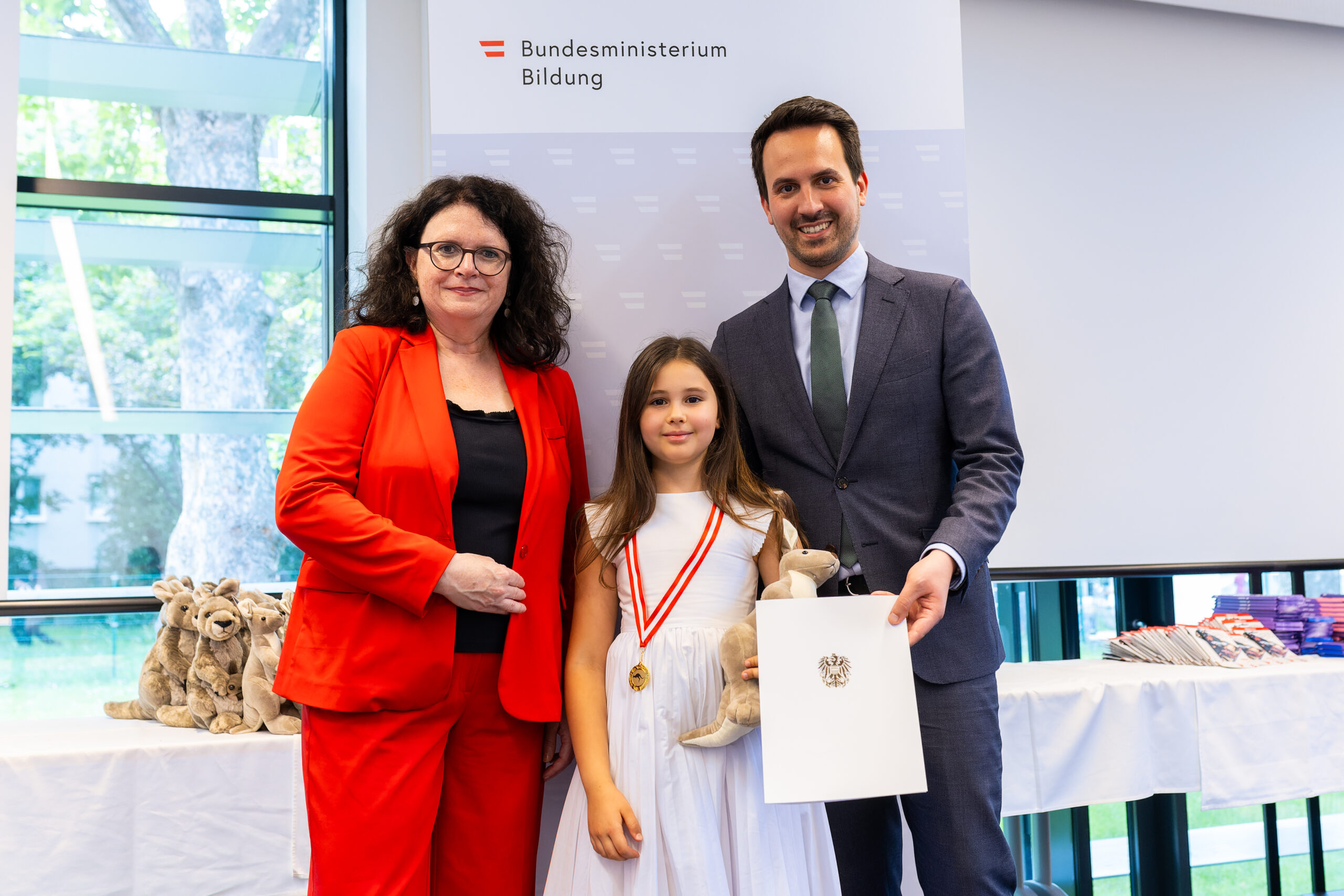 Emanuel und Daria haben bei Känguru der Mathematik den Wien- und Österreichsieg geholt. Heuer gibt es einen 6. Platz!